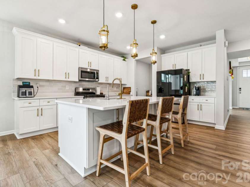 8704 Frank Grier Road, Charlotte, NC 28215.  MLS# CAR4433413, YatesRealty ID 56267. Kitchen