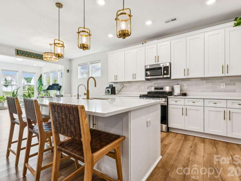 8704 Frank Grier Road, Charlotte, NC 28215.  MLS# CAR4433413, YatesRealty ID 56267. Kitchen