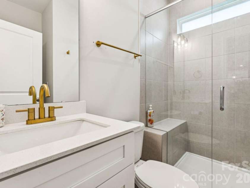 8704 Frank Grier Road, Charlotte, NC 28215.  MLS# CAR4433413, YatesRealty ID 56267. Main level full bath