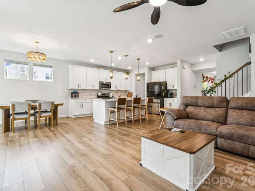 8704 Frank Grier Road, Charlotte, NC 28215.  MLS# CAR4433413, YatesRealty ID 56267. Open living dining and kitchen
