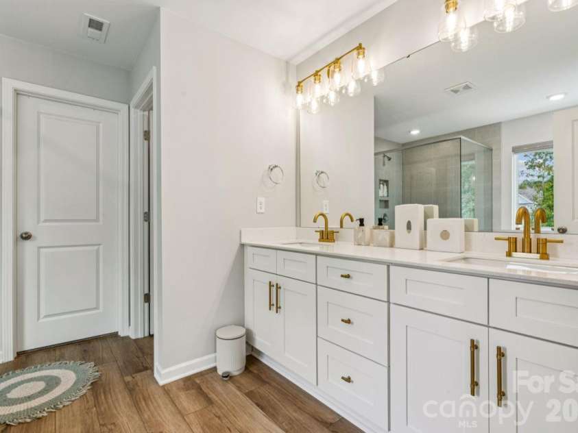 8704 Frank Grier Road, Charlotte, NC 28215.  MLS# CAR4433413, YatesRealty ID 56267. Primary bathroom