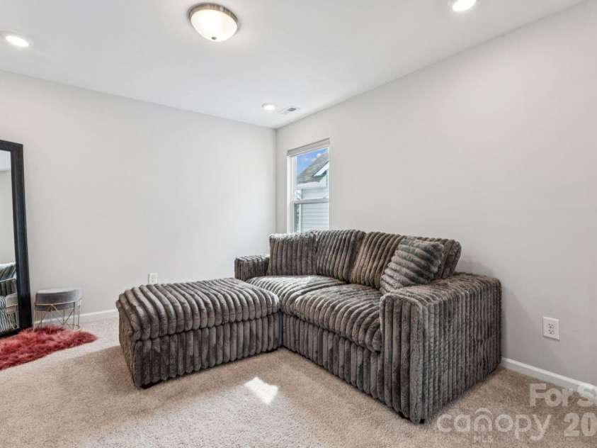 8704 Frank Grier Road, Charlotte, NC 28215.  MLS# CAR4433413, YatesRealty ID 56267. Primary sitting room