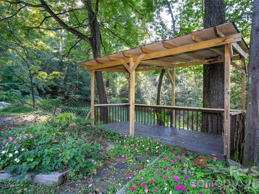 4392 Island Ford Road, Brevard, NC 28712.  MLS# CAR4425014, YatesRealty ID 56269. 