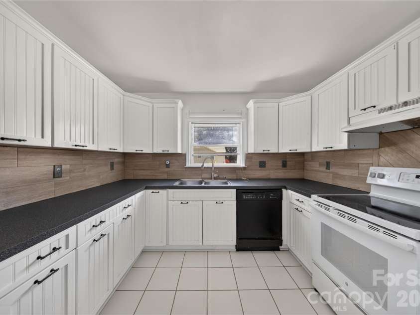 7572 Charlotte Highway, Indian Land, SC 29707.  MLS# CAR4430507, YatesRealty ID 56272. Kitchen