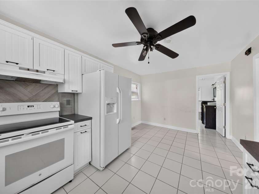 7572 Charlotte Highway, Indian Land, SC 29707.  MLS# CAR4430507, YatesRealty ID 56272. Kitchen with Dining Area
