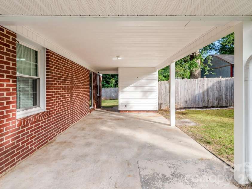 304 Sumter Street, Kershaw, SC 29067.  MLS# CAR4434014, YatesRealty ID 56273. 