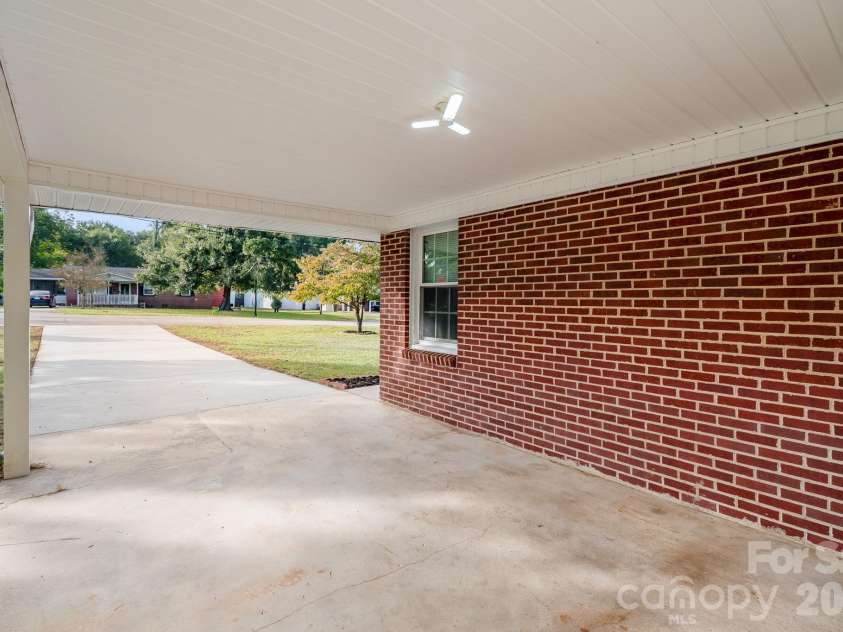304 Sumter Street, Kershaw, SC 29067.  MLS# CAR4434014, YatesRealty ID 56273. 