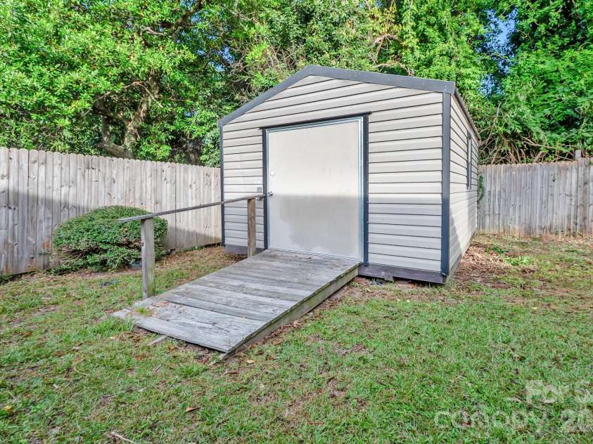 304 Sumter Street, Kershaw, SC 29067.  MLS# CAR4434014, YatesRealty ID 56273. 