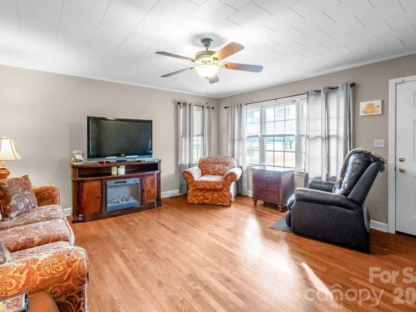 304 Sumter Street, Kershaw, SC 29067.  MLS# CAR4434014, YatesRealty ID 56273. 