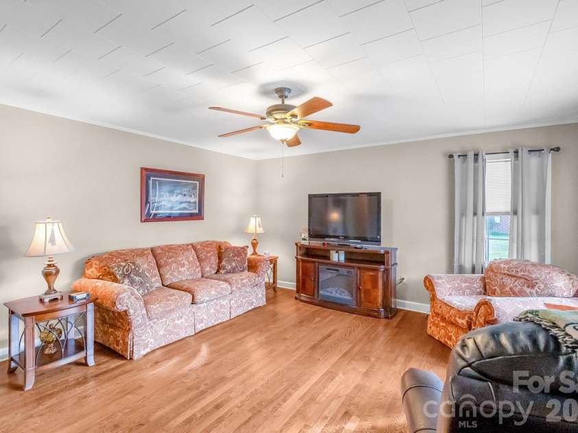 304 Sumter Street, Kershaw, SC 29067.  MLS# CAR4434014, YatesRealty ID 56273. 
