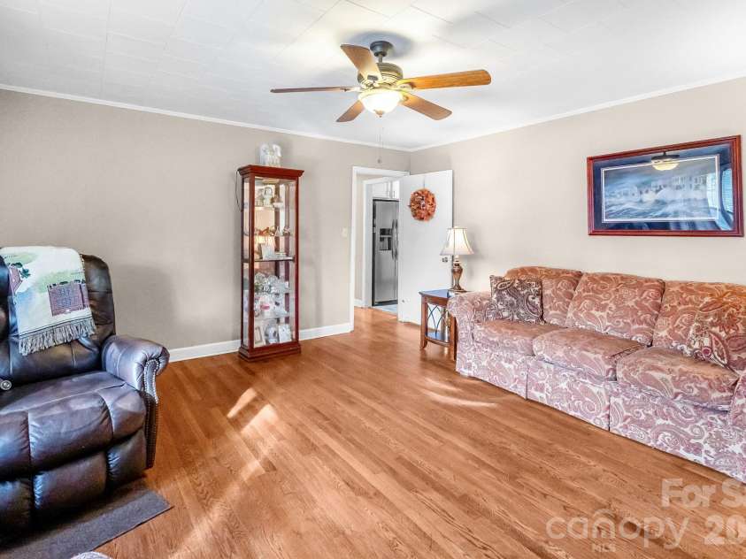 304 Sumter Street, Kershaw, SC 29067.  MLS# CAR4434014, YatesRealty ID 56273. 