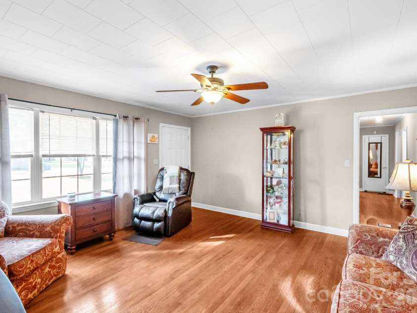 304 Sumter Street, Kershaw, SC 29067.  MLS# CAR4434014, YatesRealty ID 56273. 