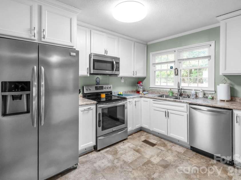 304 Sumter Street, Kershaw, SC 29067.  MLS# CAR4434014, YatesRealty ID 56273. 