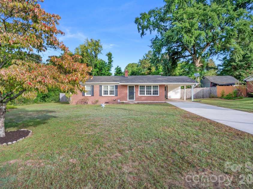 304 Sumter Street, Kershaw, SC 29067.  MLS# CAR4434014, YatesRealty ID 56273. 