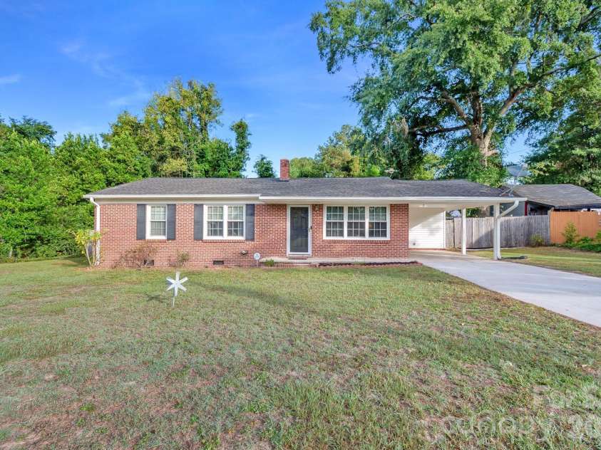 304 Sumter Street, Kershaw, SC 29067.  MLS# CAR4434014, YatesRealty ID 56273. 