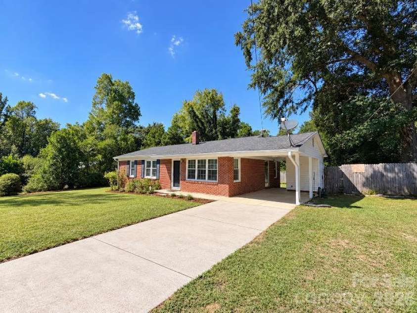 304 Sumter Street, Kershaw, SC 29067.  MLS# CAR4434014, YatesRealty ID 56273. Front exterior