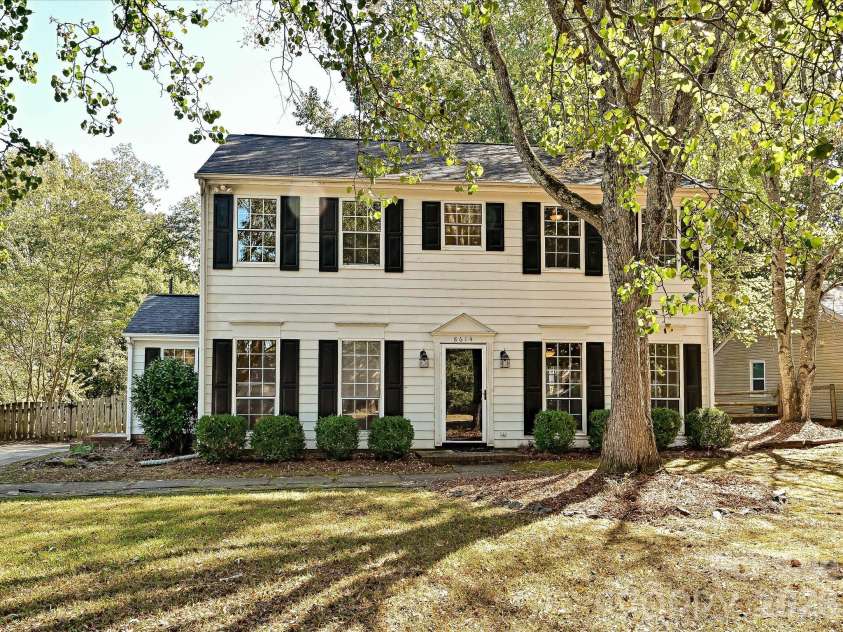 8614 Golf Ridge Drive, Charlotte, NC 28277.  MLS# CAR4431781, YatesRealty ID 56274. 