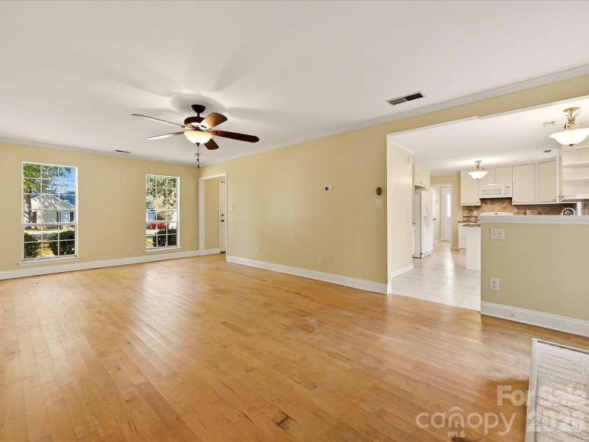 8614 Golf Ridge Drive, Charlotte, NC 28277.  MLS# CAR4431781, YatesRealty ID 56274. 