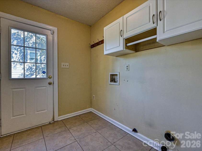 8614 Golf Ridge Drive, Charlotte, NC 28277.  MLS# CAR4431781, YatesRealty ID 56274. 