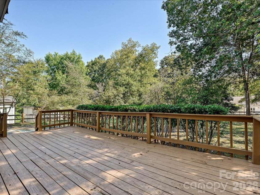 8614 Golf Ridge Drive, Charlotte, NC 28277.  MLS# CAR4431781, YatesRealty ID 56274. 