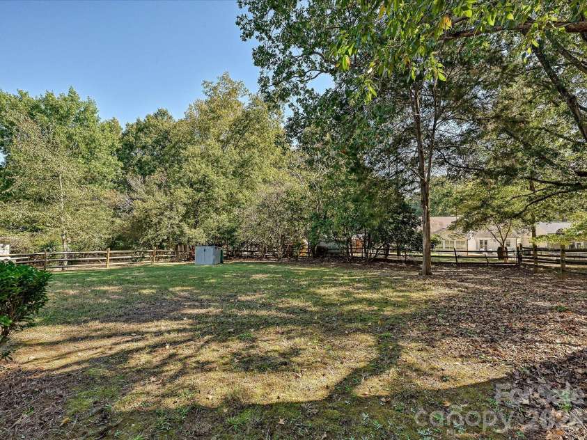 8614 Golf Ridge Drive, Charlotte, NC 28277.  MLS# CAR4431781, YatesRealty ID 56274. 