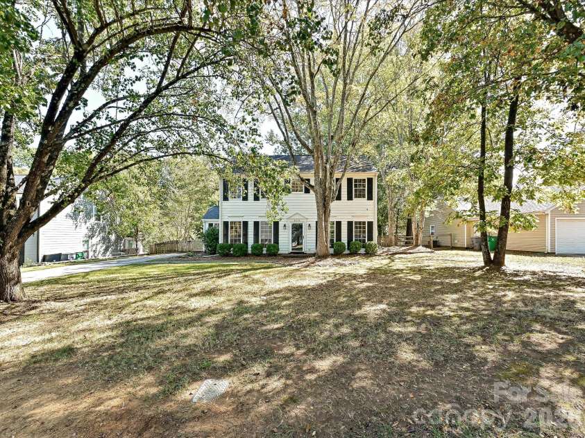 8614 Golf Ridge Drive, Charlotte, NC 28277.  MLS# CAR4431781, YatesRealty ID 56274. 
