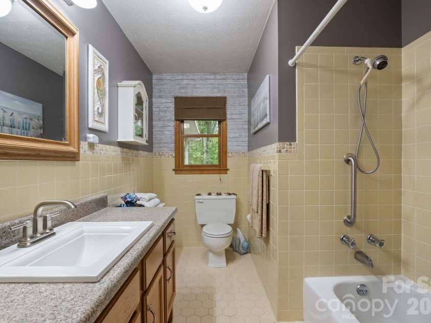 33 & 34 Grandview Court, Asheville, NC 28806.  MLS# CAR4432507, YatesRealty ID 56278. 