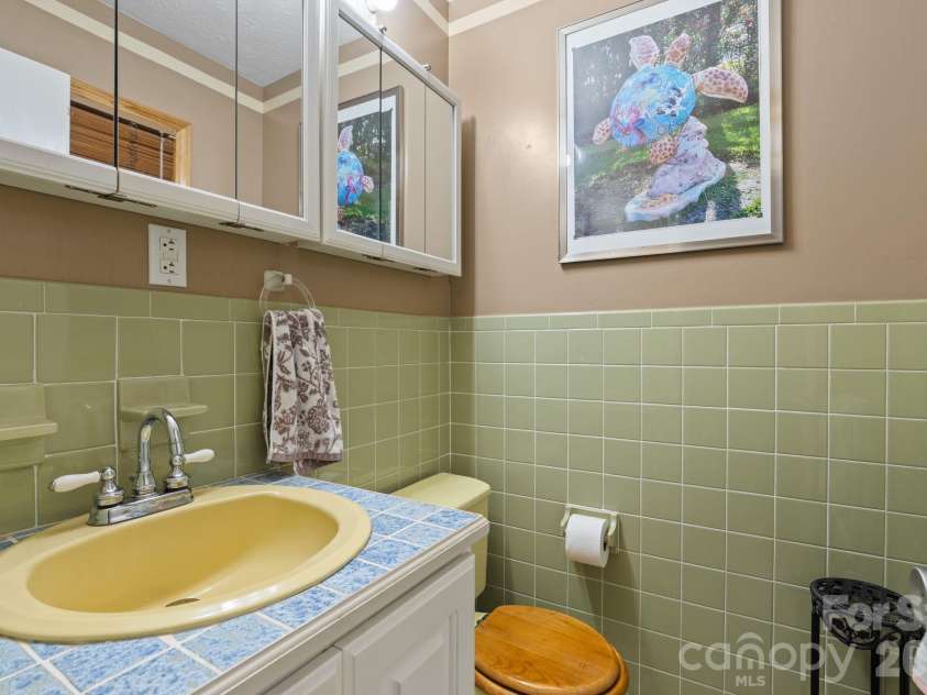 33 & 34 Grandview Court, Asheville, NC 28806.  MLS# CAR4432507, YatesRealty ID 56278. 