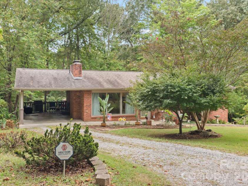 33 & 34 Grandview Court, Asheville, NC 28806.  MLS# CAR4432507, YatesRealty ID 56278. 