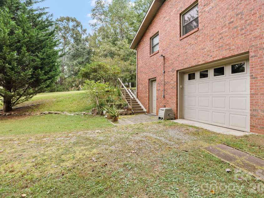 33 & 34 Grandview Court, Asheville, NC 28806.  MLS# CAR4432507, YatesRealty ID 56278. 