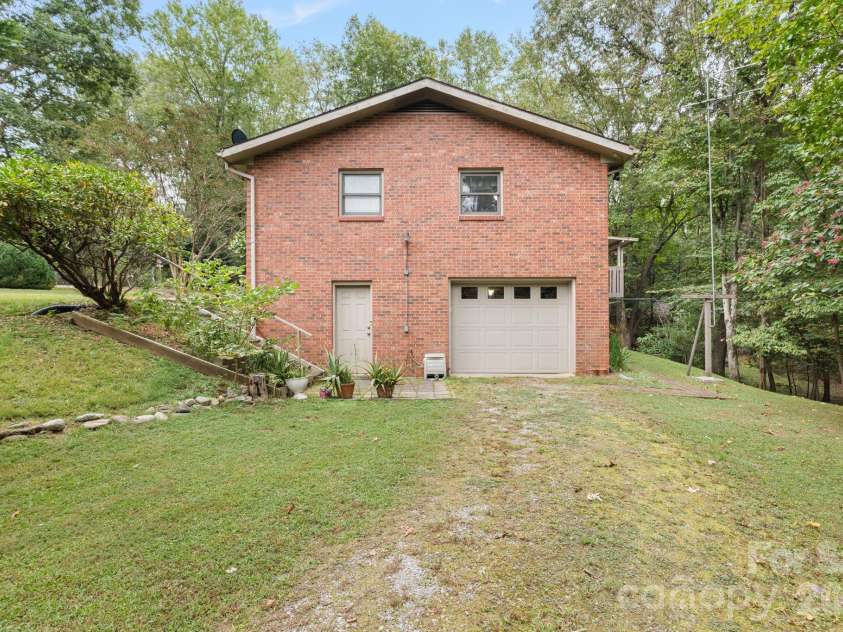 33 & 34 Grandview Court, Asheville, NC 28806.  MLS# CAR4432507, YatesRealty ID 56278. 