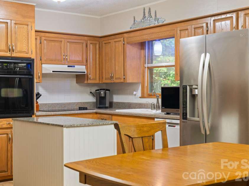 33 & 34 Grandview Court, Asheville, NC 28806.  MLS# CAR4432507, YatesRealty ID 56278. 