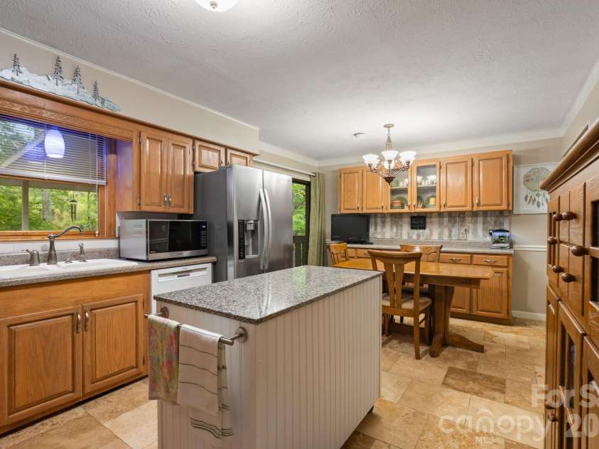 33 & 34 Grandview Court, Asheville, NC 28806.  MLS# CAR4432507, YatesRealty ID 56278. 