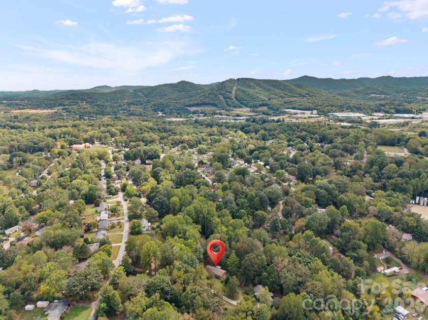 33 & 34 Grandview Court, Asheville, NC 28806.  MLS# CAR4432507, YatesRealty ID 56278. 