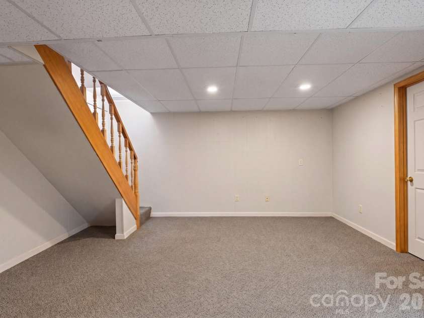 33 & 34 Grandview Court, Asheville, NC 28806.  MLS# CAR4432507, YatesRealty ID 56278. 