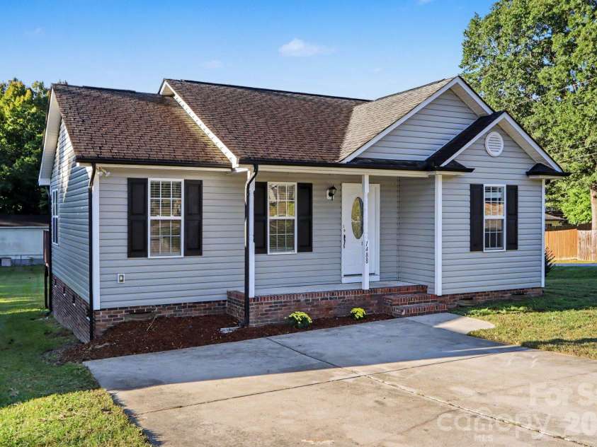 1488 Ontario Drive, Kannapolis, NC 28083.  MLS# CAR4433088, YatesRealty ID 56281. 