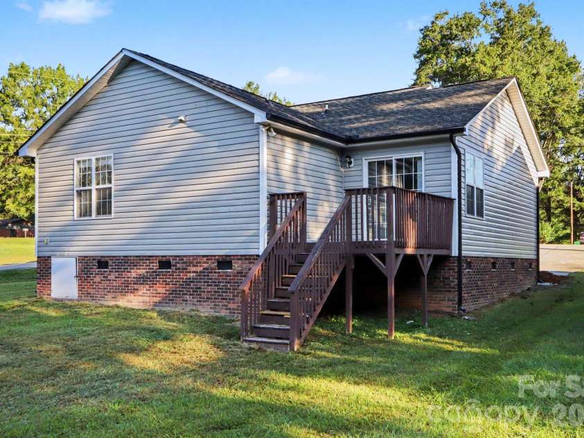 1488 Ontario Drive, Kannapolis, NC 28083.  MLS# CAR4433088, YatesRealty ID 56281. 