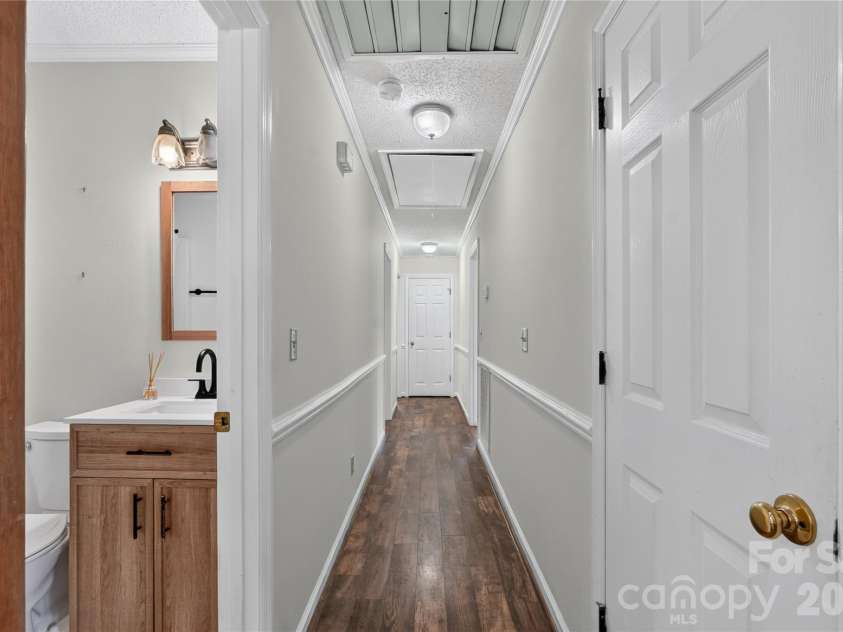 2154 Mohawk Drive, Camden, SC 29020.  MLS# CAR4434047, YatesRealty ID 56284. 