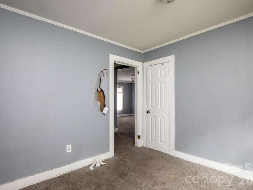 306 1st Street, Lexington, NC 27292.  MLS# CAR4434048, YatesRealty ID 56286. Unit 304