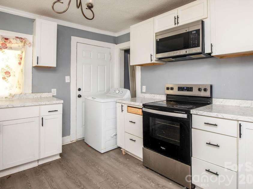 306 1st Street, Lexington, NC 27292.  MLS# CAR4434048, YatesRealty ID 56286. Unit 304