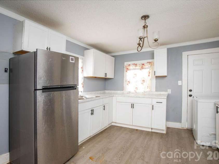 306 1st Street, Lexington, NC 27292.  MLS# CAR4434048, YatesRealty ID 56286. Unit 304