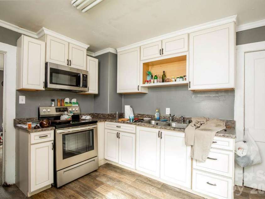 306 1st Street, Lexington, NC 27292.  MLS# CAR4434048, YatesRealty ID 56286. Unit 306