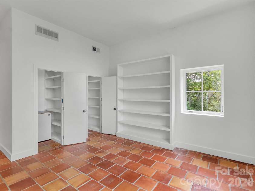 2222 Greenspire Drive, Sylva, NC 28779.  MLS# CAR4159278, YatesRealty ID 5629. Dressing Room/Office