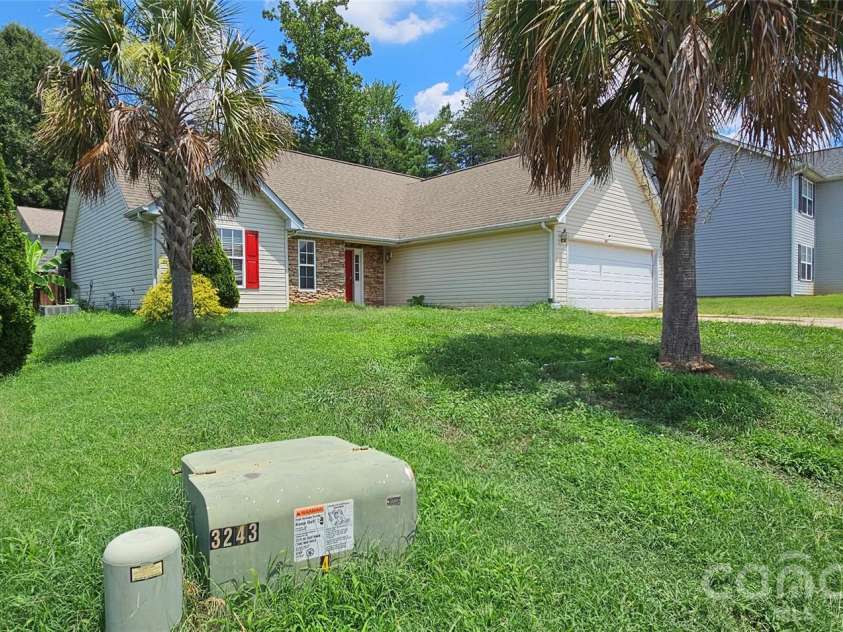 2660 Stagbuck Drive, Gastonia, NC 28052.  MLS# CAR4433466, YatesRealty ID 56290. 