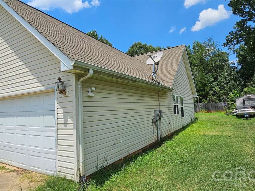 2660 Stagbuck Drive, Gastonia, NC 28052.  MLS# CAR4433466, YatesRealty ID 56290. 