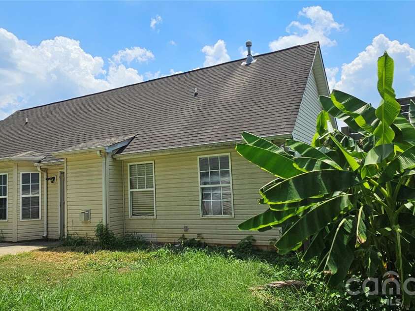 2660 Stagbuck Drive, Gastonia, NC 28052.  MLS# CAR4433466, YatesRealty ID 56290. 