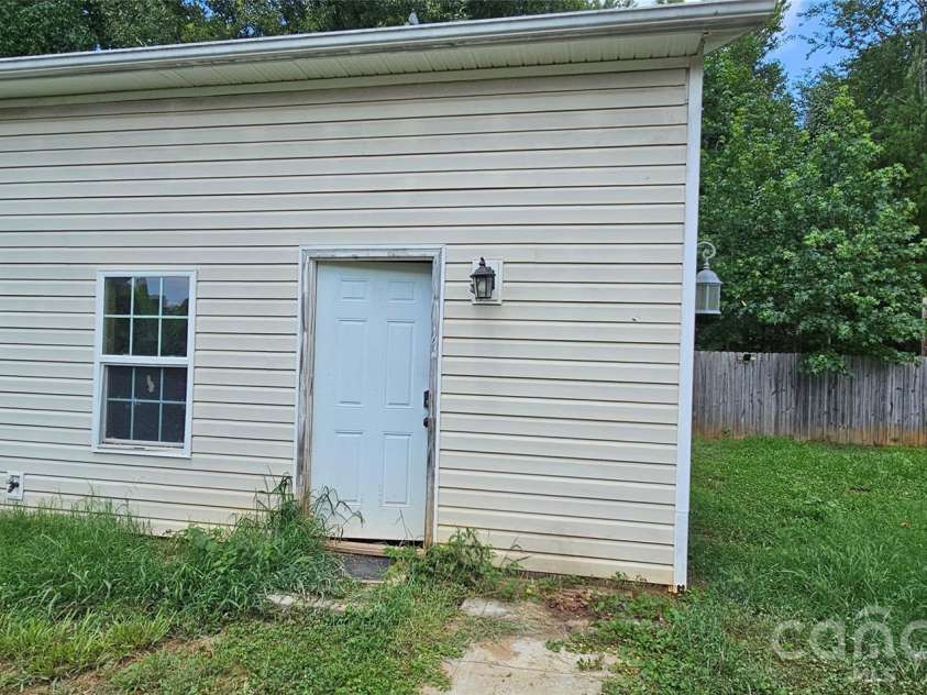 2660 Stagbuck Drive, Gastonia, NC 28052.  MLS# CAR4433466, YatesRealty ID 56290. 