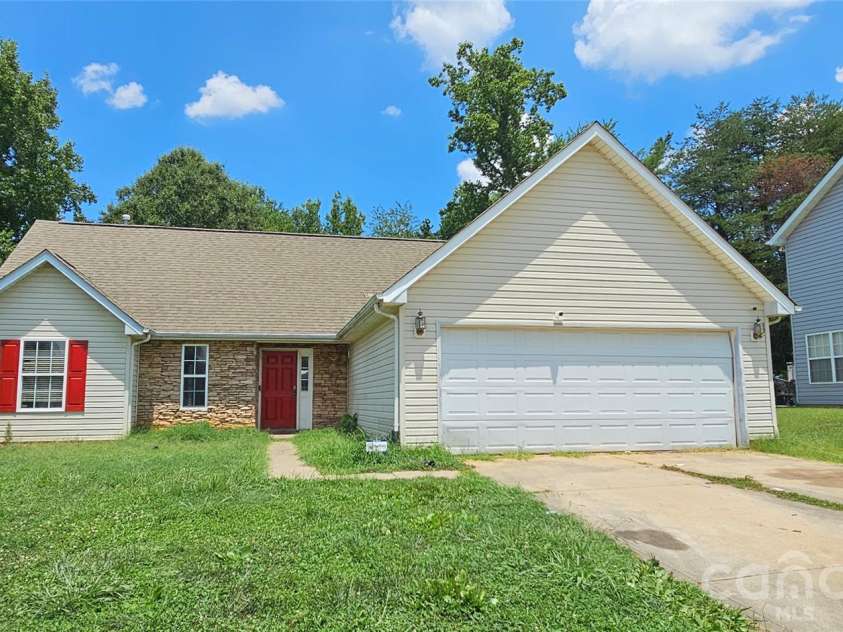 2660 Stagbuck Drive, Gastonia, NC 28052.  MLS# CAR4433466, YatesRealty ID 56290. Front