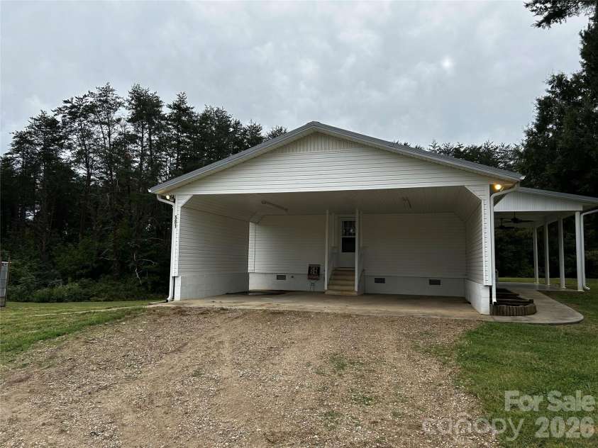 581 Sutton Spring Road, York, SC 29745.  MLS# CAR4434083, YatesRealty ID 56293. 