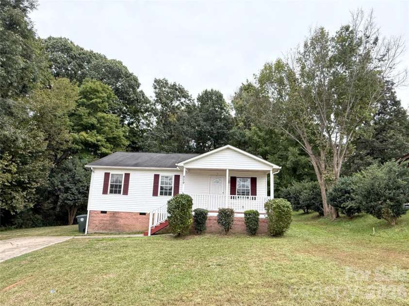 409 Skyline Drive, Salisbury, NC 28146.  MLS# CAR4433927, YatesRealty ID 56294. 
